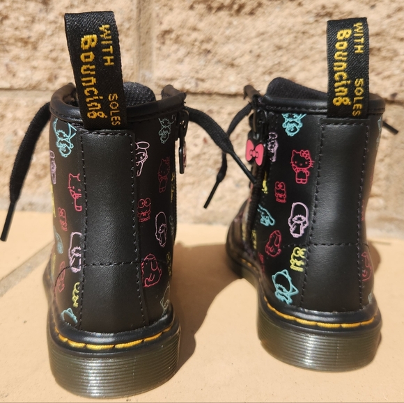 Dr. Martens Hello Kitty Boots Girls TODDLERS - Picture 6 of 8